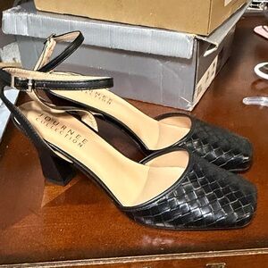 Journee collection Moriah black sling back heels